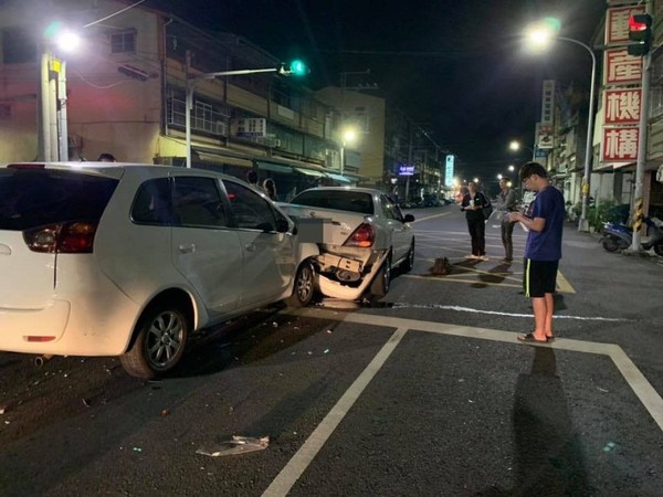 ▲蕭如意酒駕追撞前車，3人受傷送醫。（圖／翻攝自Facebook／田中人）