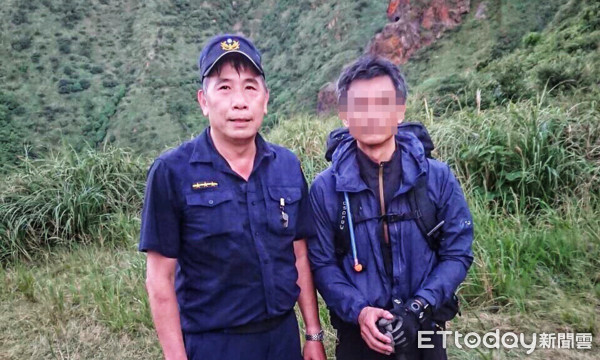 ▲ 瑞芳無耳茶壺山1男登山健行迷路 警、消合力救人護送下山。（圖／記者郭世賢翻攝）