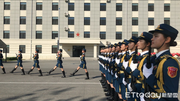 ▲大陸三軍儀仗隊，女官兵身高要求163-175 公分 。（圖／記者任以芳攝）