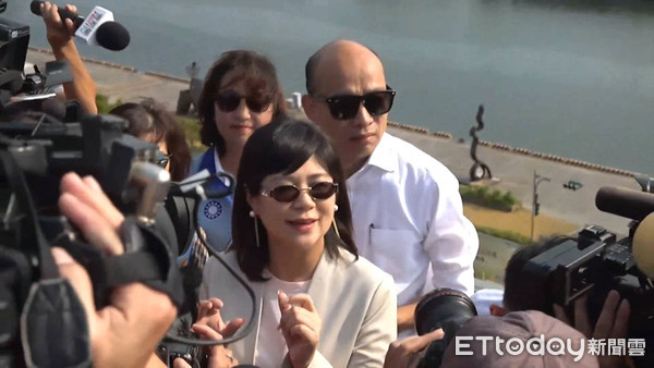 韓國瑜視察愛情摩天輪基地　被問「卡韓」藍議員笑：市長要當總統了！ | E