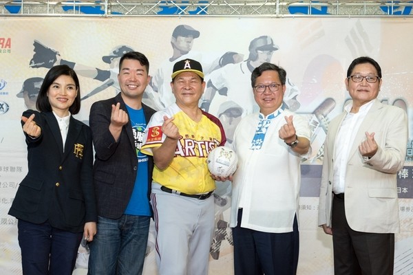 ▲看台日韓100名藝人公益棒球賽，只要3張發票可換門票。（圖／市府舉行）