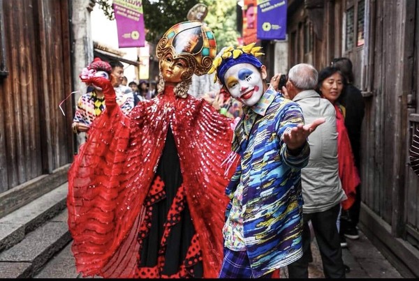 ▲ 愛上烏托邦的桃花源 黃浩洸率小丑默劇團赴烏鎮。（圖／黃浩洸授權提供）