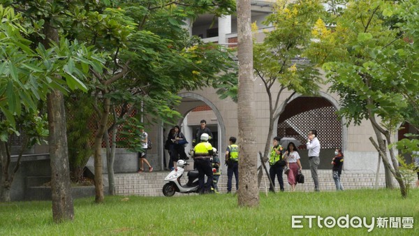 ▲▼台大校園管理學院，疑似有學生要輕生。（圖／記者黃彥傑攝）