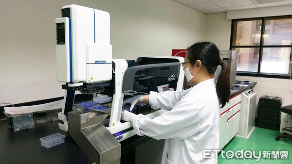 ▲基因檢測在家做　刷一下口腔用藥風險全掌握。（圖／精準醫療醫學會提供）