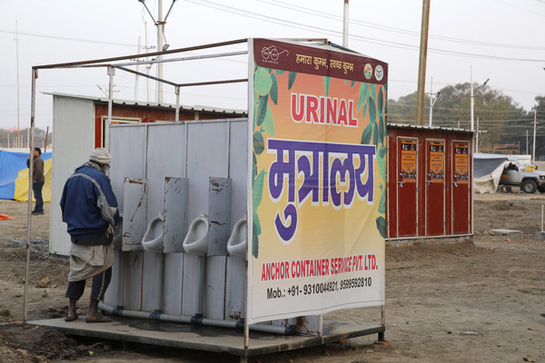 ▲印度建造廁所解決隨地大小便的衛生問題。（圖／達志影像／美聯社）