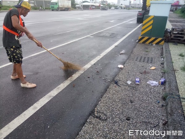 ▲台東縣將擴大工地自主認養道路、洗掃清潔維護、圍籬綠美化，推廣廢土不落地並積極取締路面髒污。（圖／台東縣政府提供，下同）