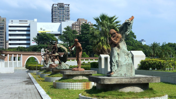 ▲住家坐擁3公園，散步野餐皆方便。（圖／記者謝婷婷攝）