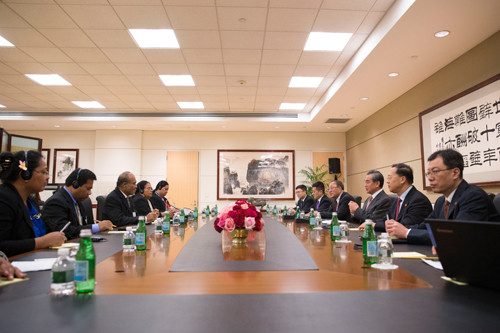 ▲吉里巴斯總統馬茂與大陸外交部長王毅會面。（圖／大陸外交部）
