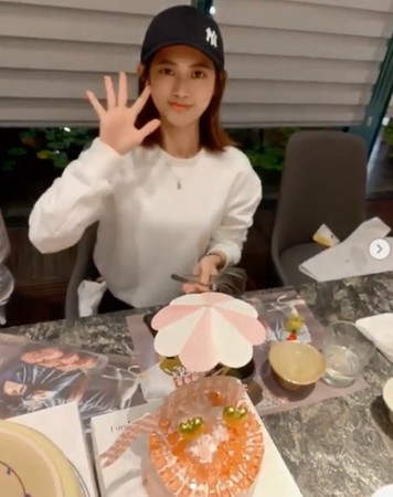 ▲愷樂PO「高顏值堂妹」近照美炸。（圖／翻攝自愷樂Instagram）