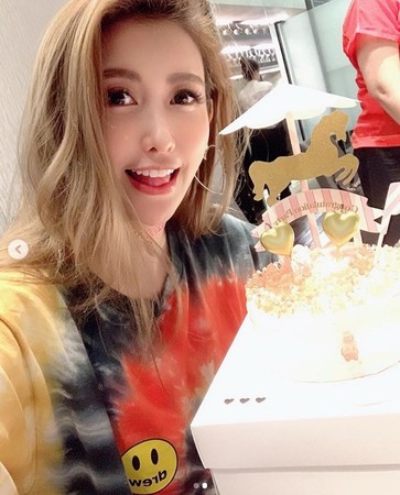 ▲愷樂PO「高顏值堂妹」近照美炸。（圖／翻攝自愷樂Instagram）