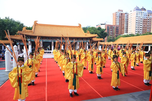 ▲盧秀燕主持祭孔大典，宣示一定會辦好教育。（圖／台中市政府提供）