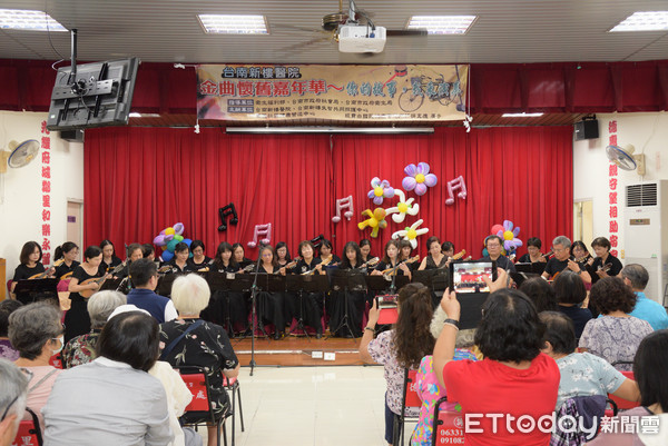 ▲台南新樓醫院在台南市東區德光活動中心舉辦｢金曲懷舊嘉年華〜你的故事，我來演奏｣，場面熱鬧溫馨。（圖／記者林悅翻攝，下同）