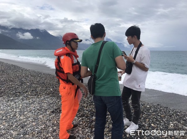 ▲▼輕颱「米塔」逼台，花蓮地區海邊出現強陣風及長浪，海巡單位已針對七星潭，太平洋公園及石梯坪等熱門景點加強實施柔性勸離。（圖／第一二海巡隊提供，下同）