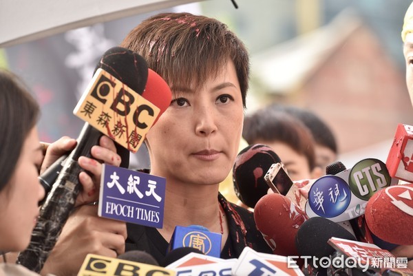 ▲▼929台港大遊行&mdash;撐港反極權,何韻詩受訪。（圖／記者李毓康攝）