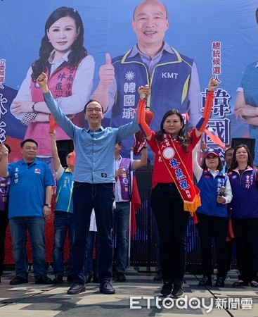 ▲台南市第四選區立法委員參選人林燕祝，在永康區永大路二段的大灣凌霄寶殿前廟埕，舉辦永康區聯合競選總部成立大會。（圖／記者林悅翻攝，下同）