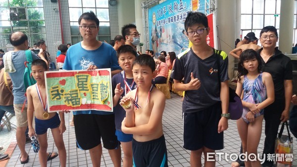 ▲永福國小星星兒，在台南市扶輪盃身心障礙者游泳比賽大放異彩。（圖／記者林悅翻攝）　