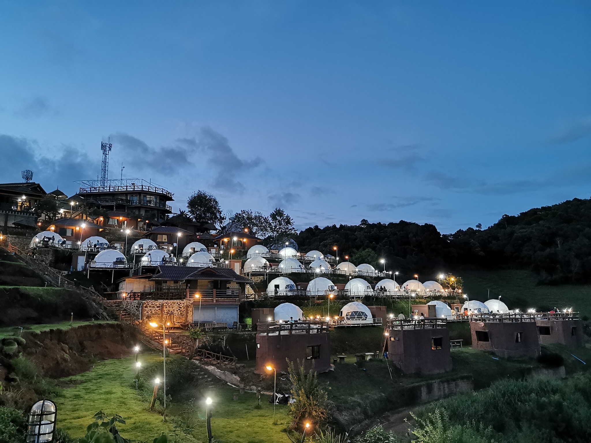 山林中的獨立小星球！清邁絕美「泡泡屋渡假村」  躺在床上看星星