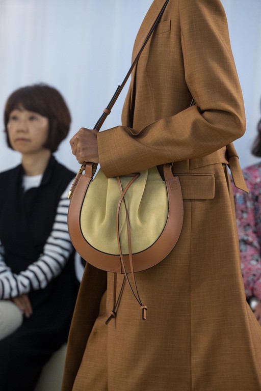 ▲▼巴黎時裝周／LOEWE 2020春夏系列新包款。（圖／LOEWE提供）