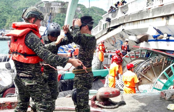 ▲▼海軍陸戰隊前往救援。（圖／國防部提供）