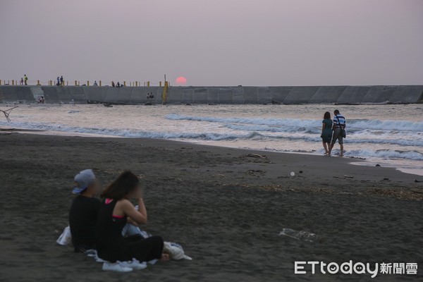 ▲▼    夕陽,高雄西子灣         。（圖／記者黃克翔攝）