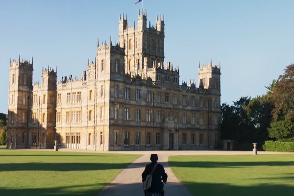 ▲▼影集《唐頓莊園》（Downton Abbey）的城堡開放入住。（圖／翻攝自《唐頓莊園》電影預告）