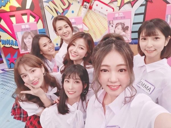 ▲《黑澀會》小刀上節目分享近況。（圖／翻攝自Facebook／程小刀是娃娃臉姐姐）