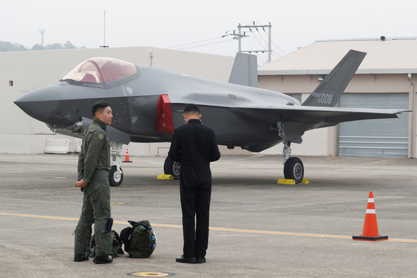 ▲▼南韓紀念國軍日（Armed Forces Day），秀出新取得的F-35匿蹤戰機。（圖／路透）