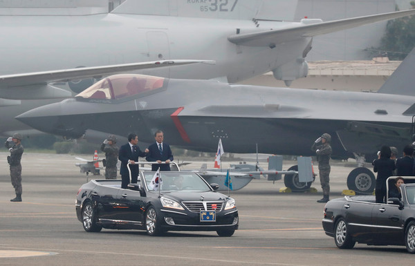 ▲▼南韓總統文在寅首度同框F-35A隱形戰鬥機。（圖／路透）
