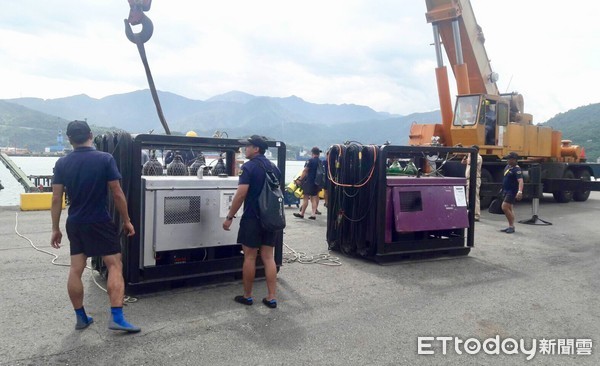 ▲▼南方澳跨海大橋崩塌搜救現場，國軍水下作業器材，水下切割器。（圖／國防部提供）