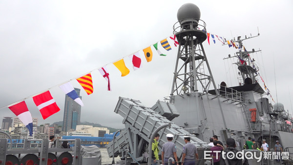 ▲▼海軍錦江級新江軍艦舷號606,配備雄風飛彈發射架。（圖／記者呂佳賢攝）