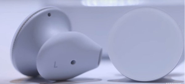 ▲微軟的新款抗噪耳機「Surface Earbuds」。（圖／翻攝自THE VERGE）