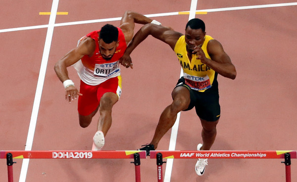 ▲▼ 世田賽110欄架，牙買加麥克勞德(Omar McLeod)和西班牙的奧爾特加(Orlando Ortega)發生碰撞，謝文駿第四            。（圖／路透）