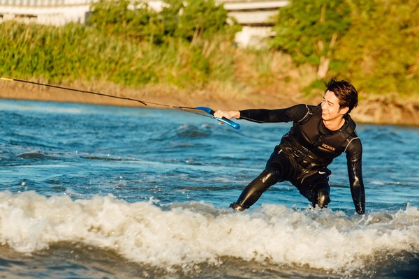 ▲▼ 劉以豪首次挑戰「Wakeboard寬板滑水」            。（圖／利眾公關）