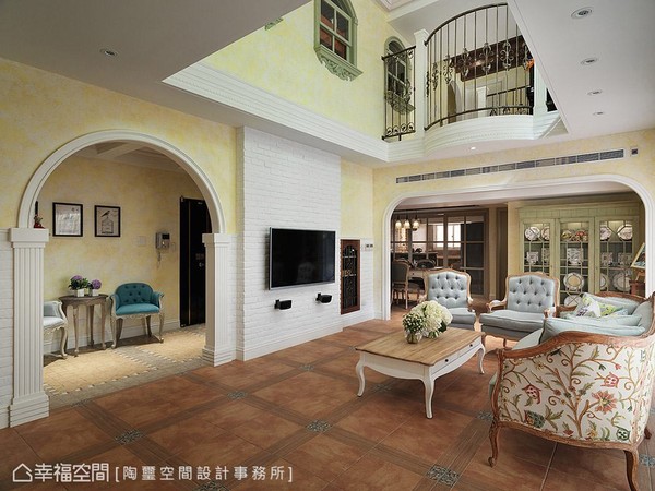 設計師大膽用色，打造鄉村童話屋。（圖／翻攝自幸福空間）