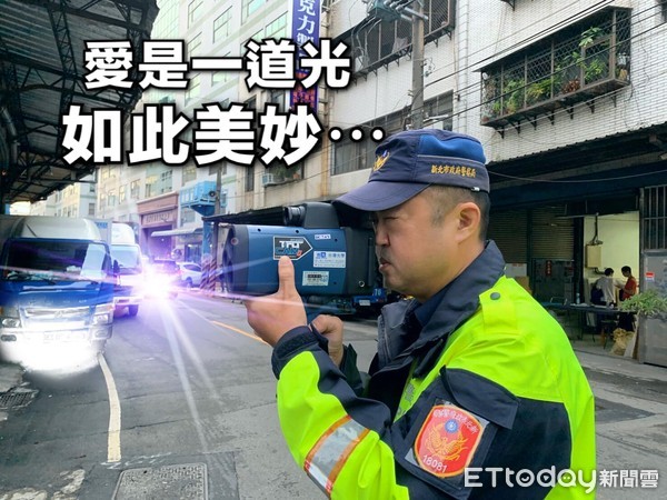 ▲▼新北警祭出「三眼魔神」專抓超速的電動自行車。（圖／記者陳豐德翻攝）