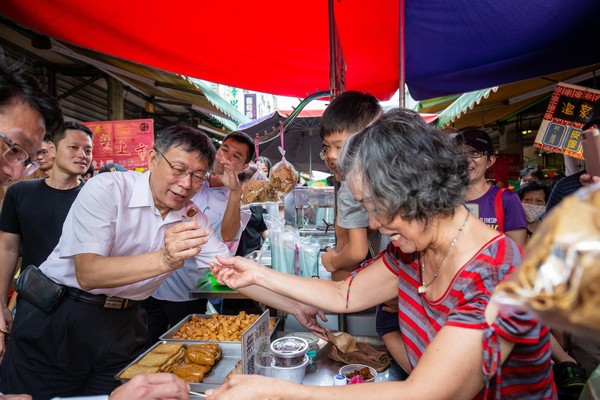 ▲▼參拜龜山仁德宮曁市集 。（圖／柯粉俱樂部提供）