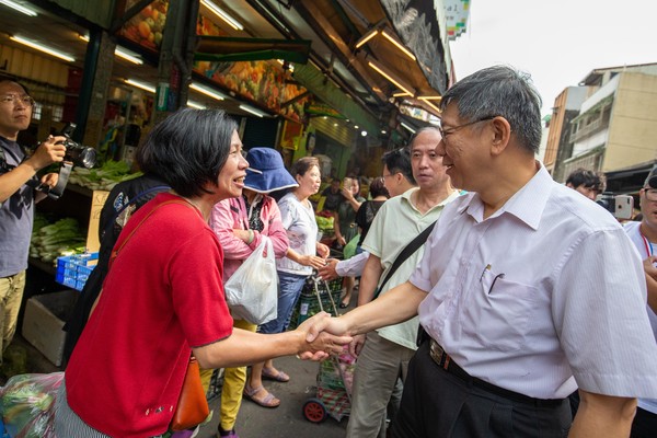 市政行程硬拉民眾黨參選人同框　柯文哲：在外面就當作民眾 | ETtoda