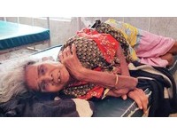 「95歲癡呆母」餓暈在路邊！四個兒女互推扶養責任，要求送回療養院