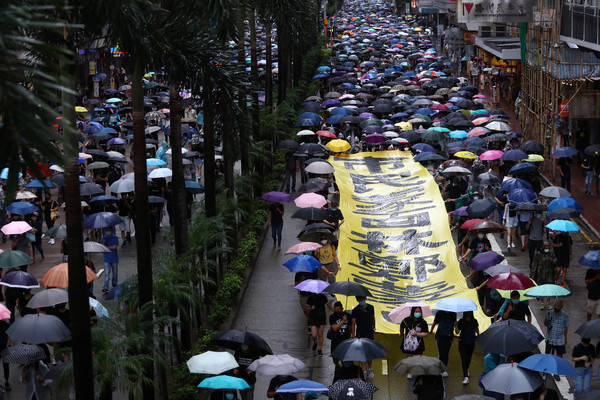▲香港1006抗議蒙面法。（圖／路透）