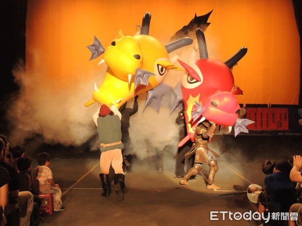 ▲紙風車劇團「368鄉鎮市區兒童藝術工程」巡演台南，第2場次白河運動公園登場，給孩子們一個美好驚奇的夜晚。（圖／記者林悅翻攝，下同）