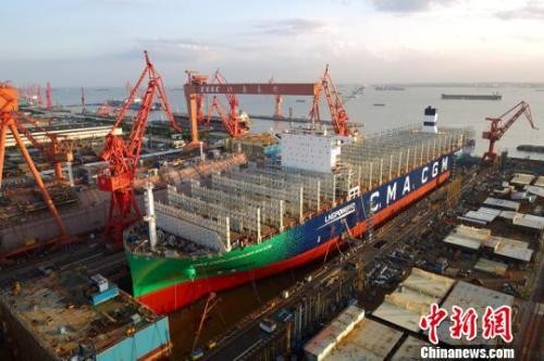 ▲全球首艘液化天然氣（LNG）動力集裝箱船在上海下水。（圖／翻攝自《中新社》）