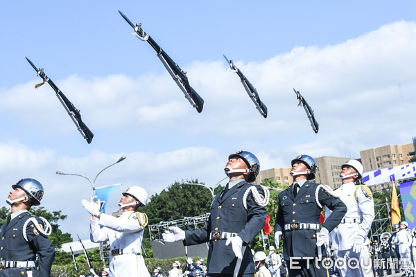 ▲國慶預演三軍樂儀隊表演。（圖／記者林敬旻攝，下同）