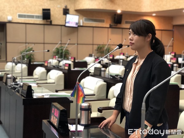 ▲台南市議員林易瑩希望勞工局拿出魄力、說到做到，讓台南市的就業博覽會不再是大型踩地雷遊戲。（圖／記者林悅翻攝）