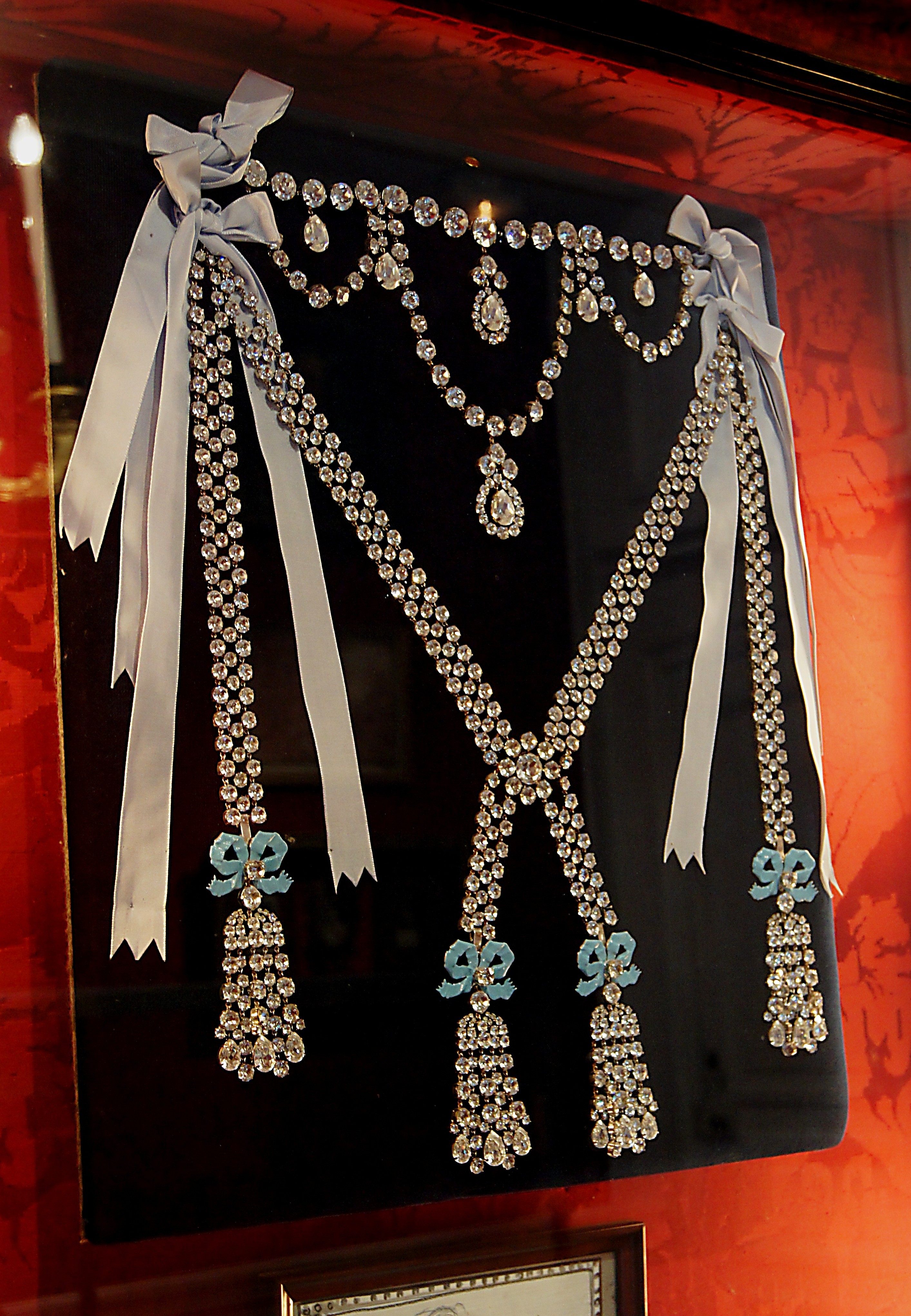 ▲▼瑪麗‧安妥奈特和鑽石項鍊（圖／翻攝自Wikipedia）