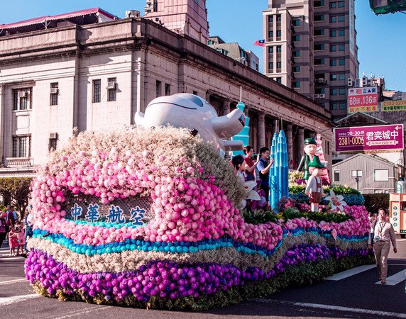 ▲▼華航國慶花車。（圖／華航提供）