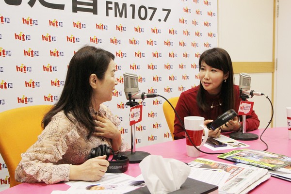 ▲▼蔡沁瑜接受廣播專訪。（圖／Hit Fm《周玉蔻嗆新聞》製作單位提供）