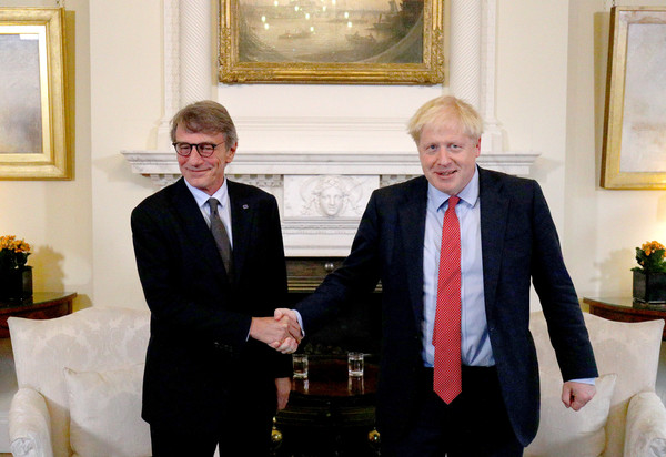  ▲▼ 歐洲議會議長薩索利（David Sassoli）8日與英國首相強生（Boris johnson）。（圖／路透）。