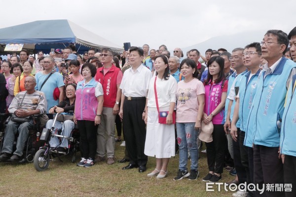 ▲▼花蓮縣長徐榛蔚夫婦一同出席雙十國慶升旗典禮。（圖／花蓮縣政府提供，下同）