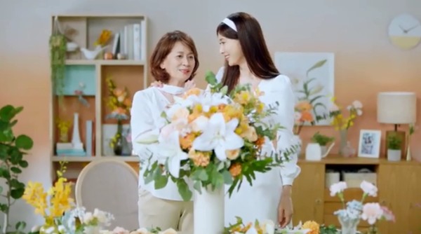▲林志玲和媽媽吳慈美一起拍廣告。（圖／翻攝自林志玲Instagram）