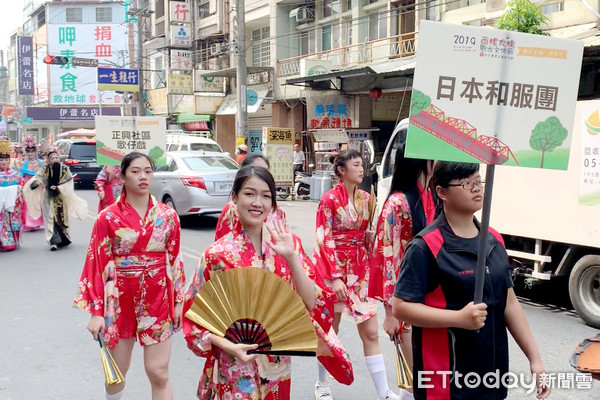 ▲西螺「國際踩街嘉年華」日本和服成員精心地完整裝。（圖／記者蔡佩旻攝） 